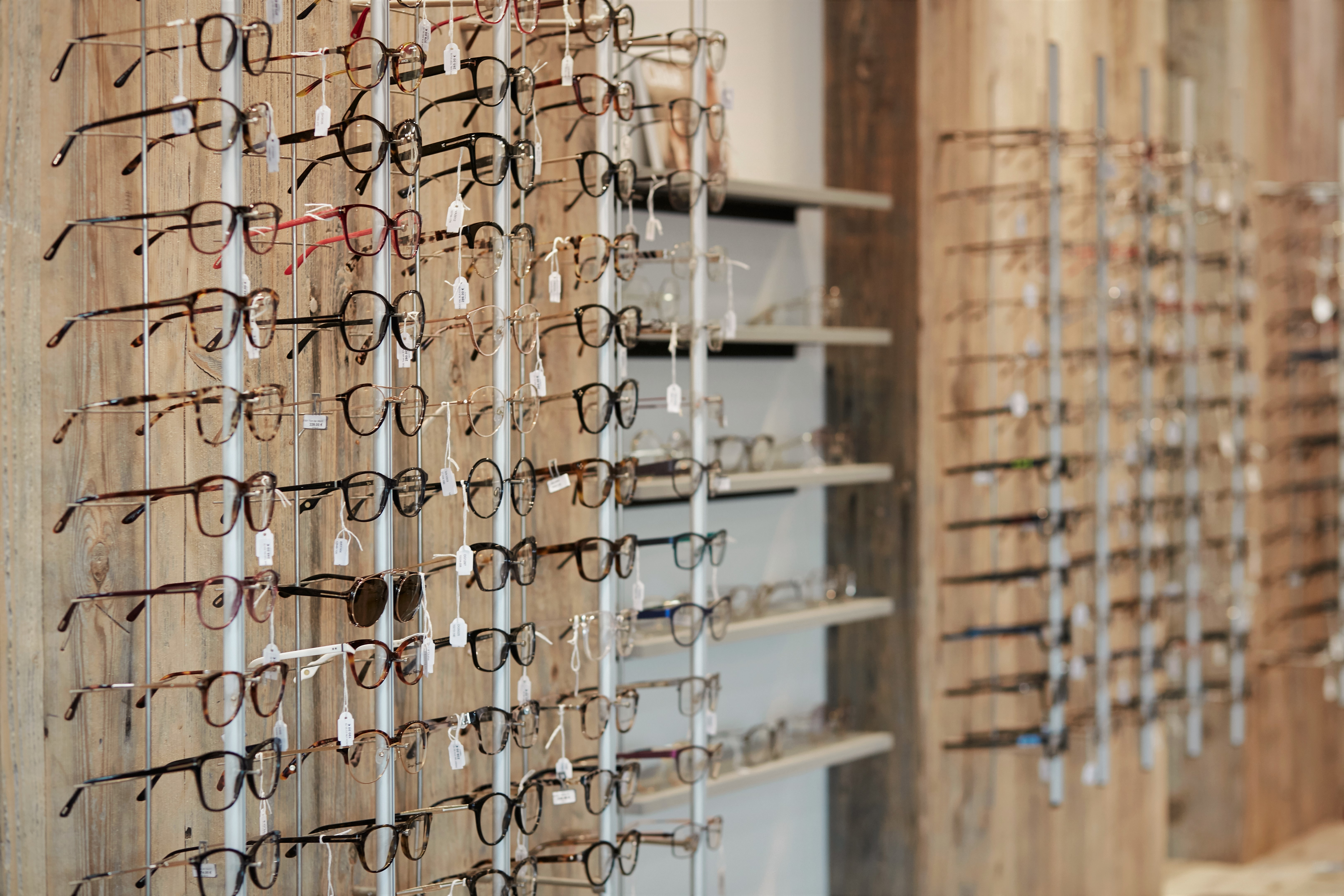 larges choix de lunettes chez Mouans Optique